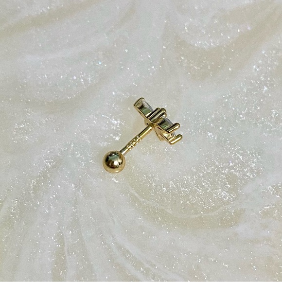 Elegant Gold S925 Flower cartridge Stud Earring - Picture 3 of 5